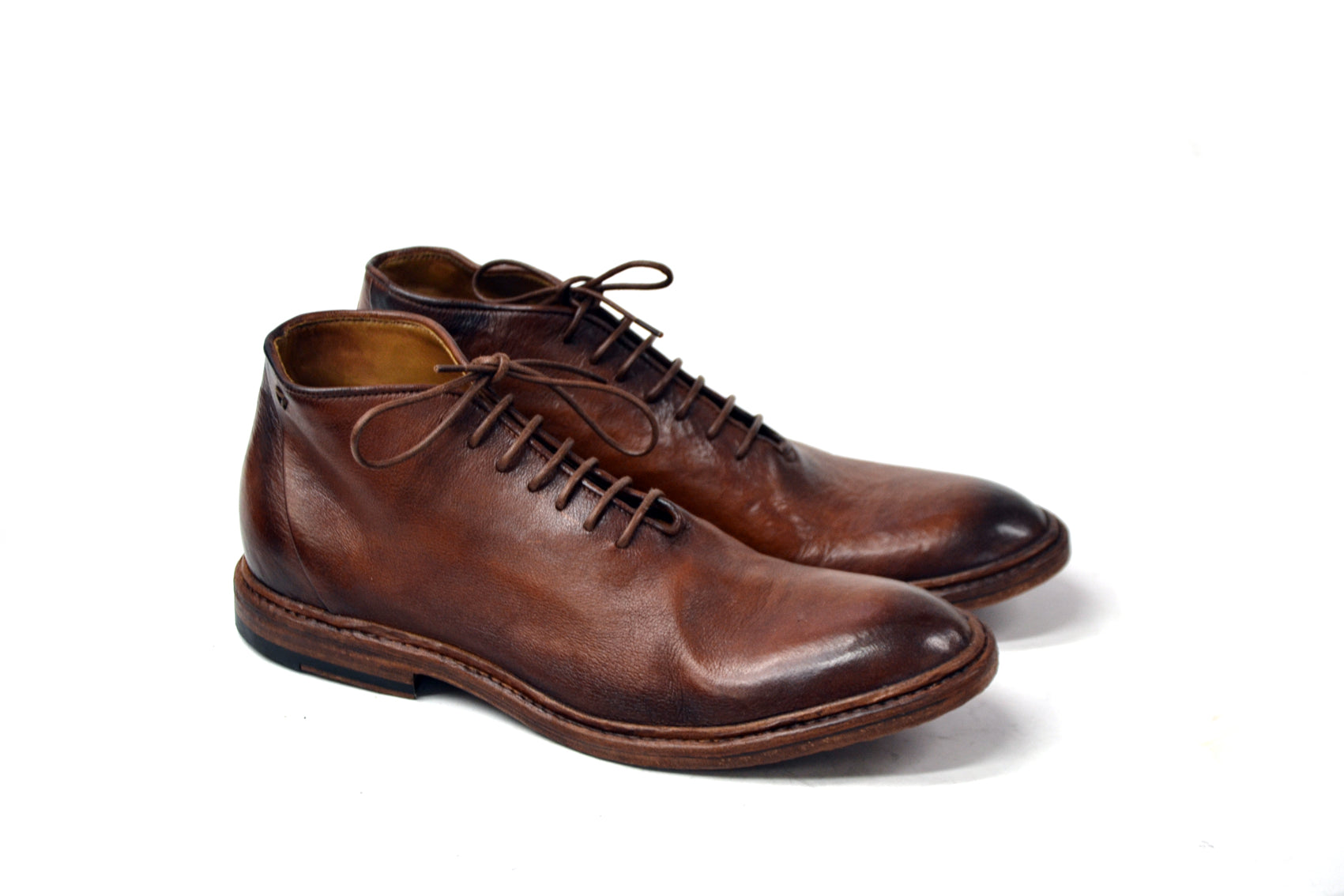 ANTON Laced Chukka Boots