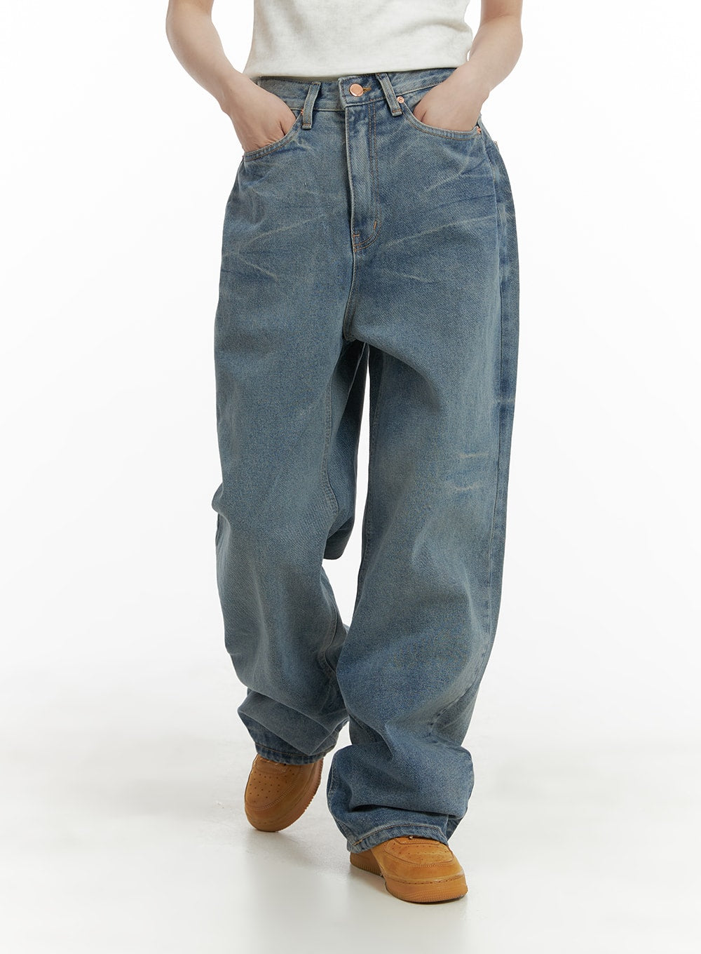 Relaxed Washed Wide Fit Jeans CA408