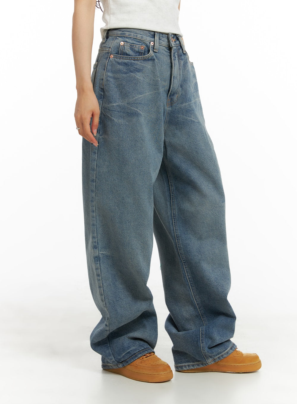 Relaxed Washed Wide Fit Jeans CA408